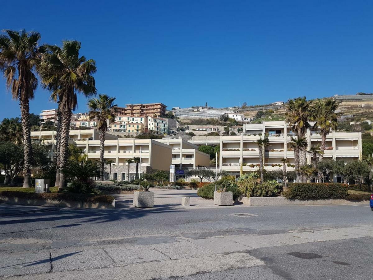 Silvia Degli Aregai Apartman Santo Stefano al Mare Kültér fotó