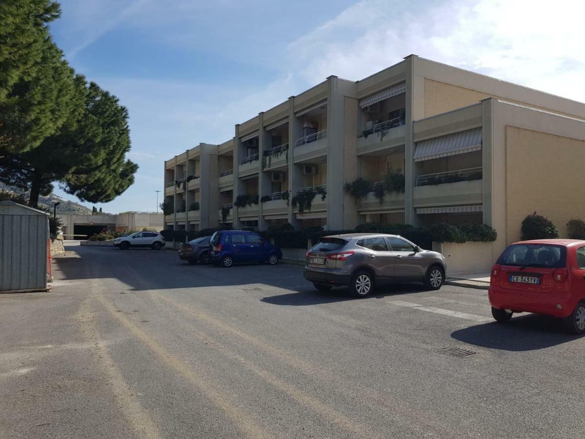 Silvia Degli Aregai Apartman Santo Stefano al Mare Kültér fotó